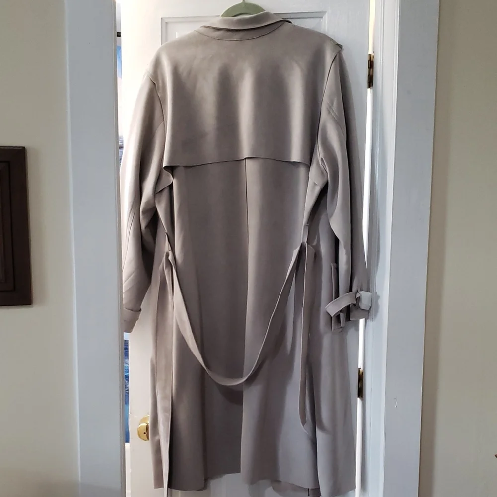 T Tahari Plus Size Mel Faux Suede Classic Trench Coat Light Taupe - Picture 4 of 15